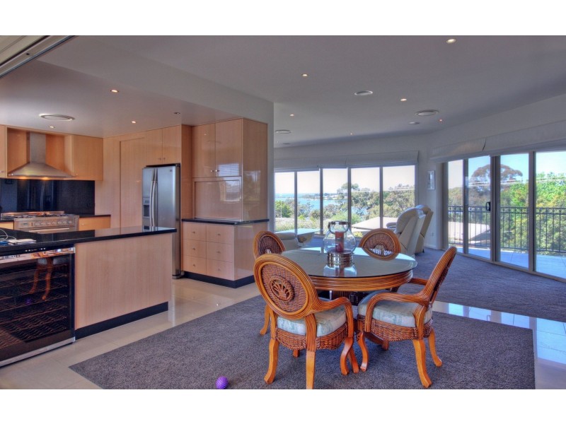 182 Newlands Dr, Paynesville VIC 3880