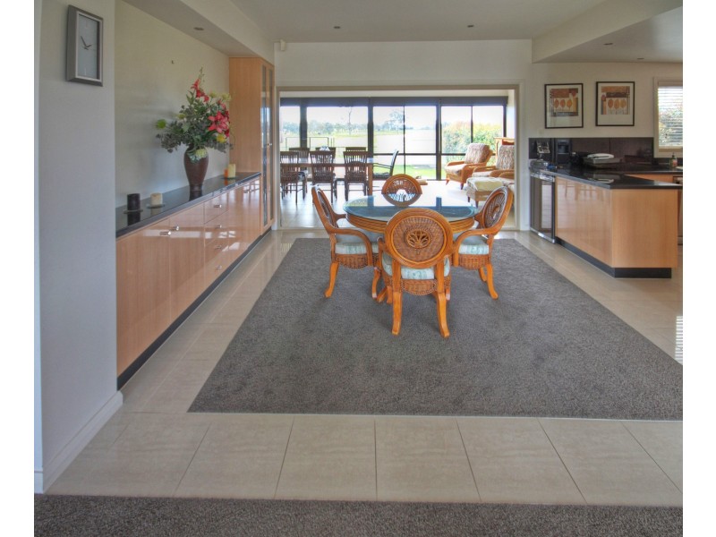 182 Newlands Dr, Paynesville VIC 3880