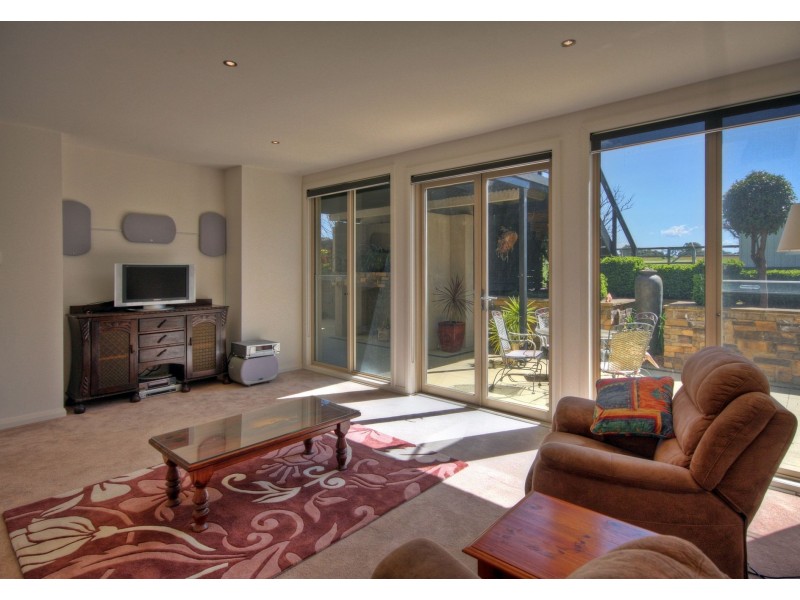 182 Newlands Dr, Paynesville VIC 3880