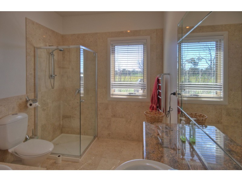 182 Newlands Dr, Paynesville VIC 3880