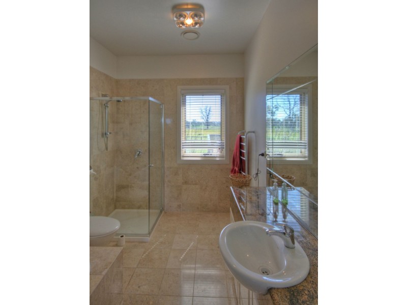182 Newlands Dr, Paynesville VIC 3880