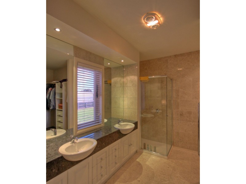 182 Newlands Dr, Paynesville VIC 3880