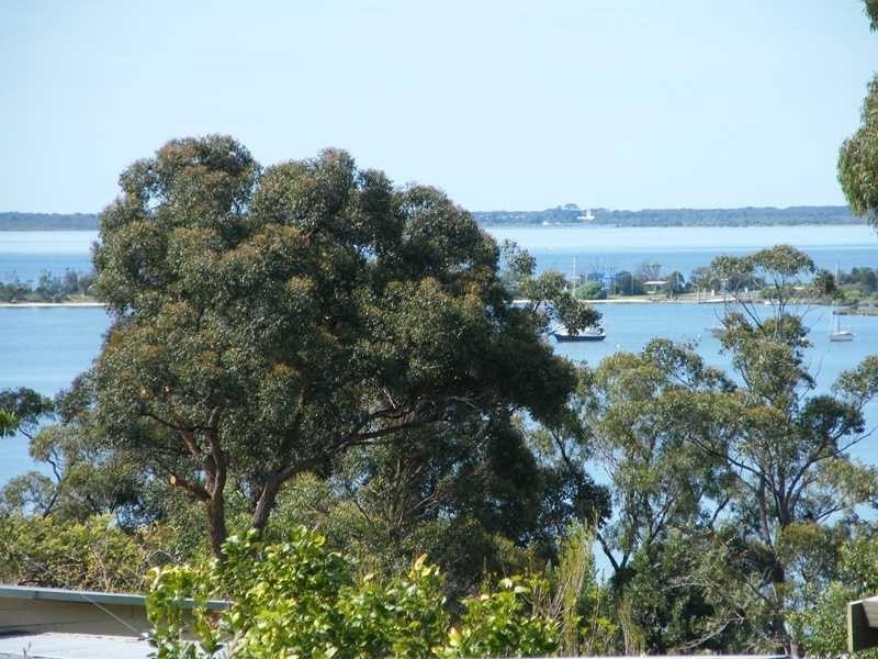 182 Newlands Dr, Paynesville VIC 3880