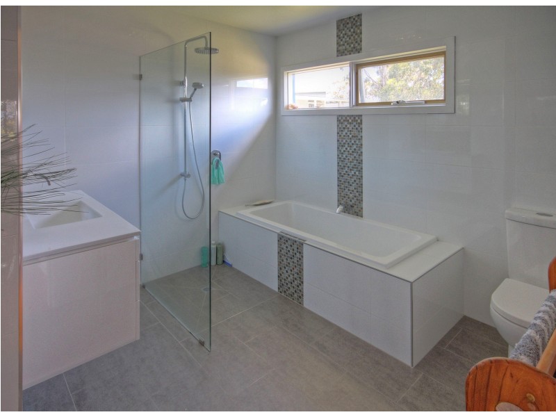 18 Mitchell St, Paynesville VIC 3880