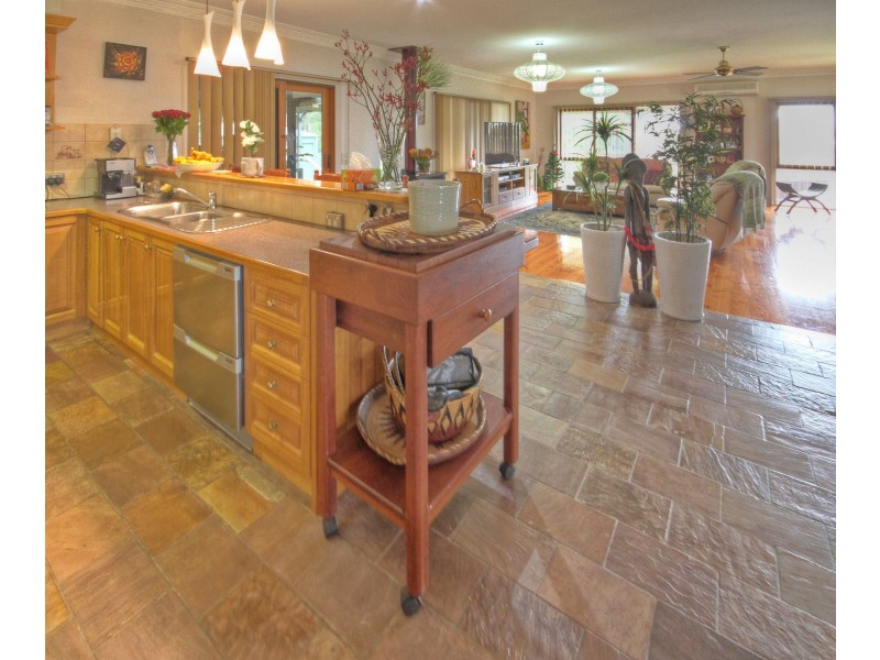 2 Sheerwater Tce, Paynesville VIC 3880