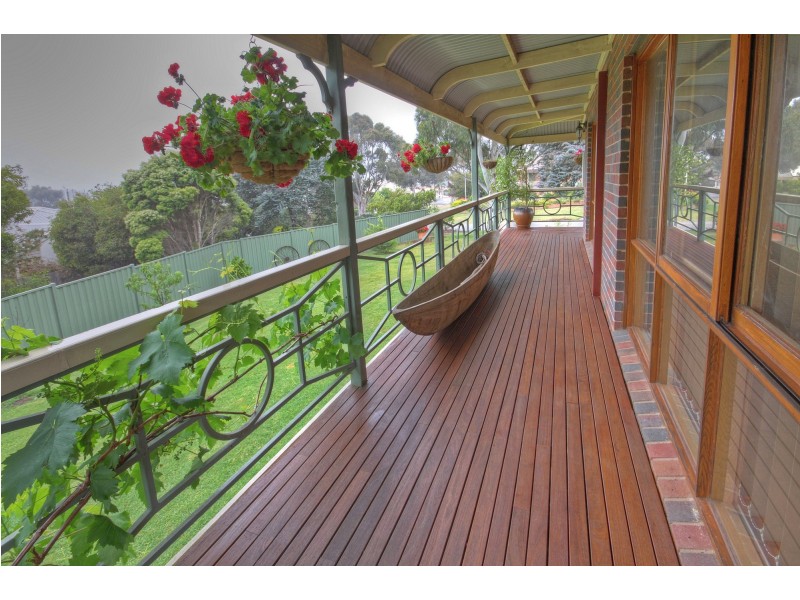 2 Sheerwater Tce, Paynesville VIC 3880