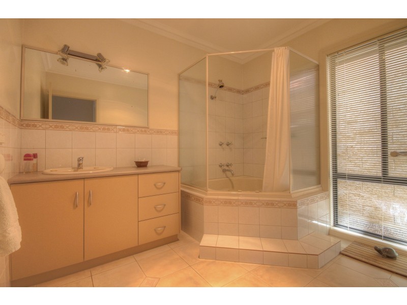 17 King St, Paynesville VIC 3880