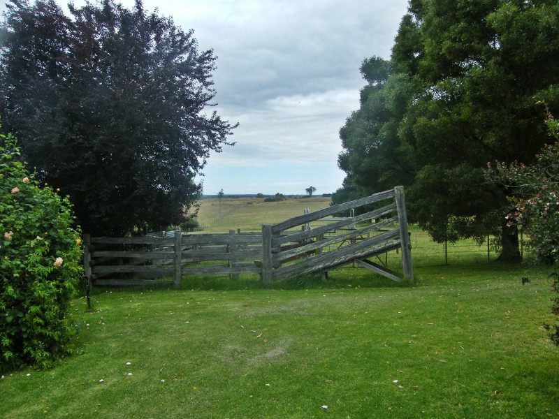 1000 Wy Yung-calulu Rd, Calulu VIC 3875