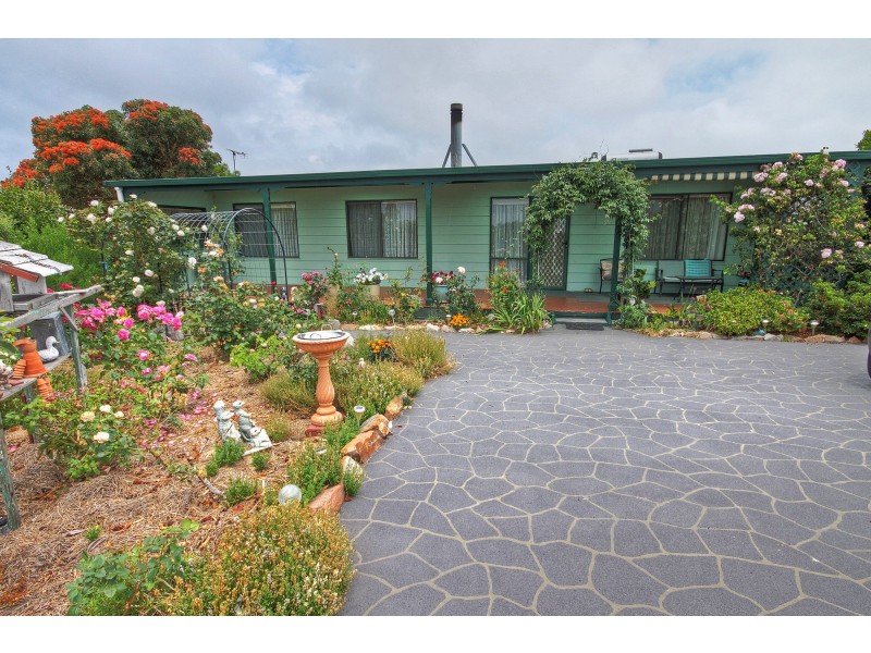 2 Driftwood Ct, Newlands Arm VIC 3875