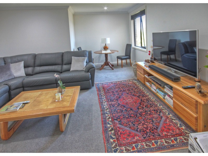 11 Windermere Tce, Paynesville VIC 3880