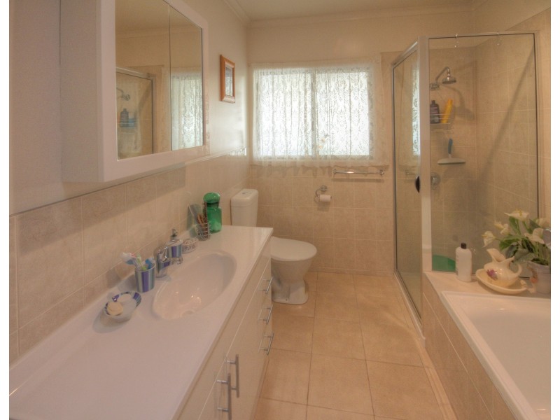 13 Main Road, Paynesville VIC 3880