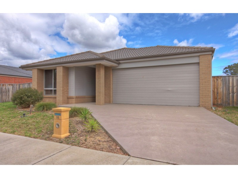 18 Coast Ave, Paynesville VIC 3880