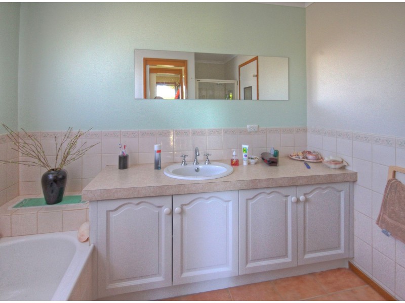 4 Bankin Ct, East Bairnsdale VIC 3875