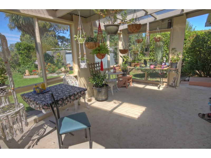 4 Bankin Ct, East Bairnsdale VIC 3875