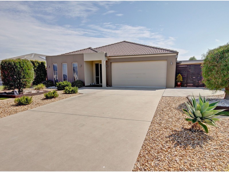 17 The Grange, Paynesville VIC 3880