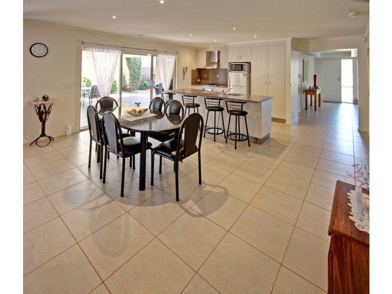 17 The Grange, Paynesville VIC 3880