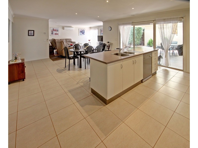 17 The Grange, Paynesville VIC 3880