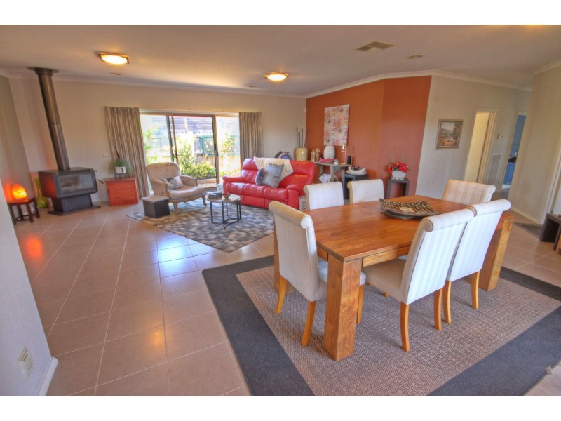 19 Eagle Bay Tce, Paynesville VIC 3880