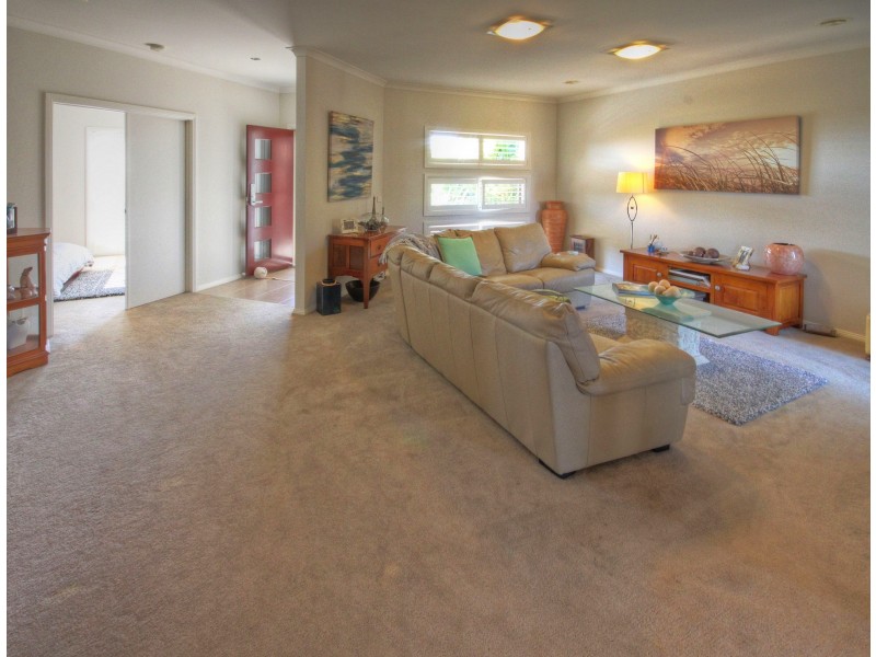 19 Eagle Bay Tce, Paynesville VIC 3880