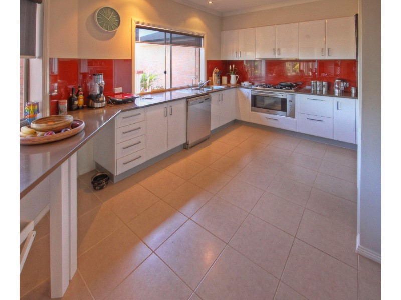 19 Eagle Bay Tce, Paynesville VIC 3880