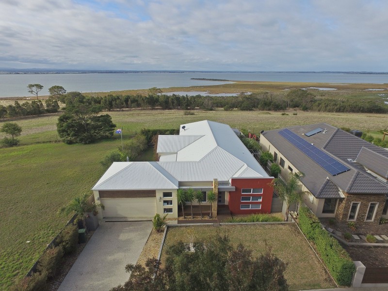 30 Eagle Bay Tce, Eagle Point VIC 3878