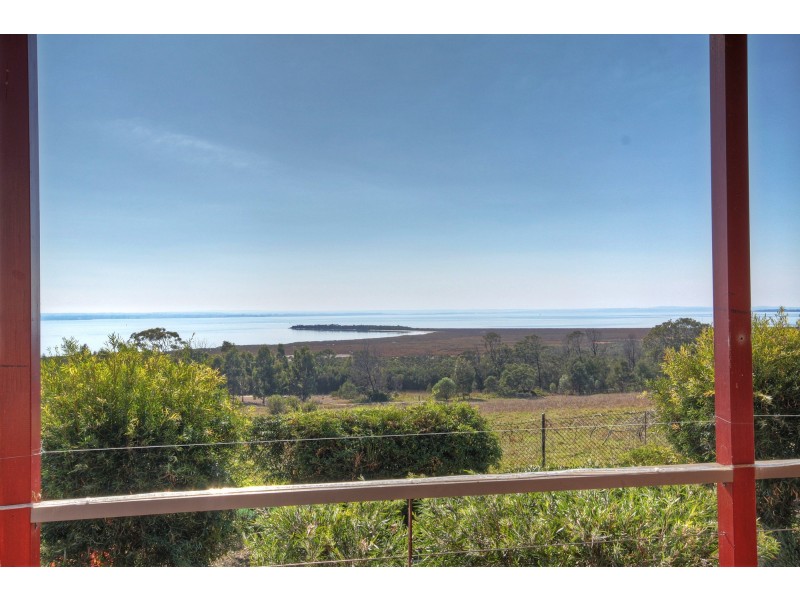 30 Eagle Bay Tce, Eagle Point VIC 3878