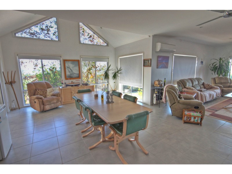 30 Eagle Bay Tce, Eagle Point VIC 3878