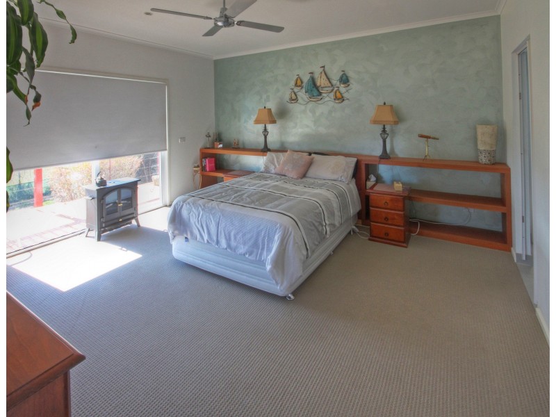 30 Eagle Bay Tce, Eagle Point VIC 3878