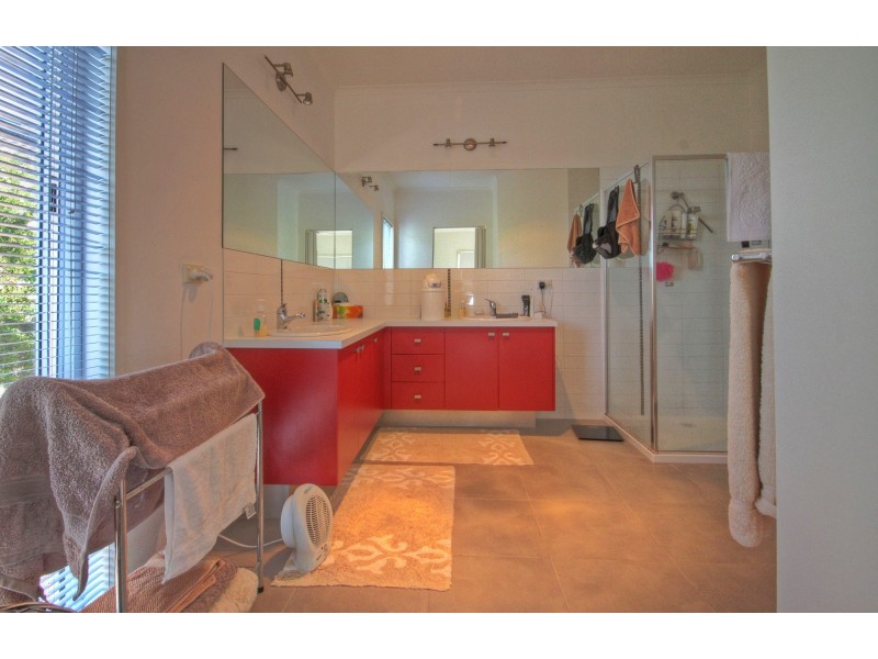 30 Eagle Bay Tce, Eagle Point VIC 3878