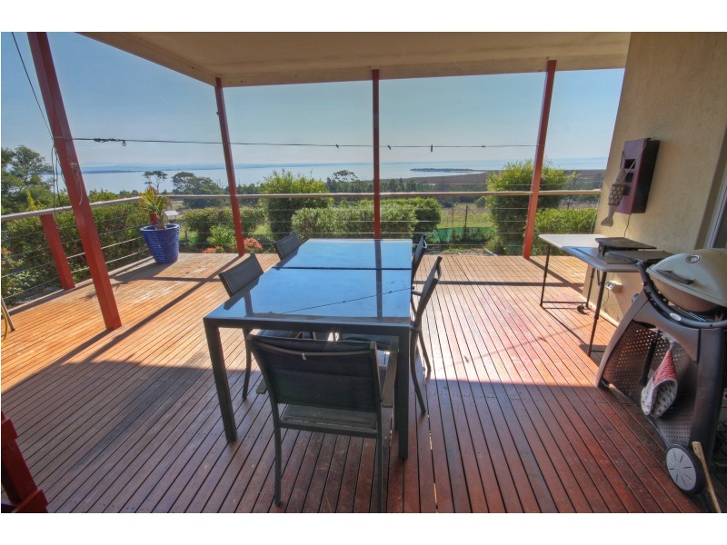 30 Eagle Bay Tce, Eagle Point VIC 3878