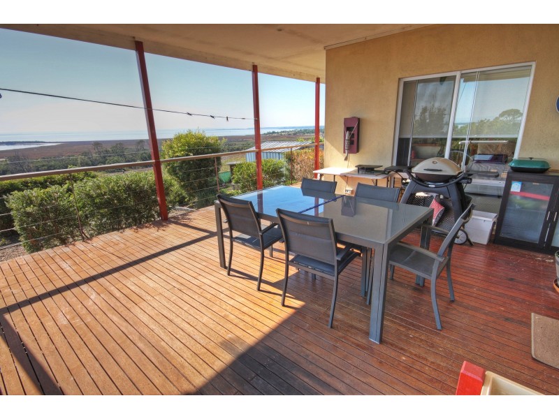 30 Eagle Bay Tce, Eagle Point VIC 3878