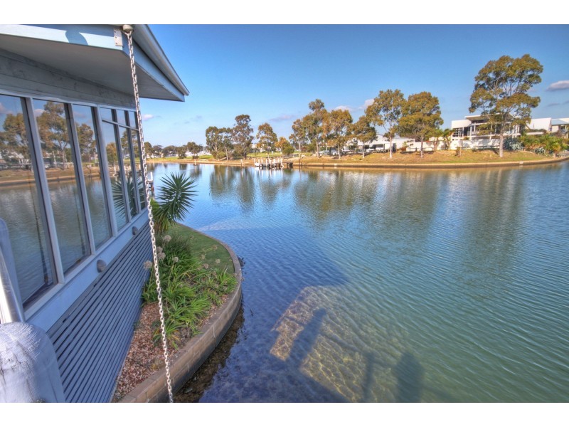 8 Fort King Pl, Paynesville VIC 3880