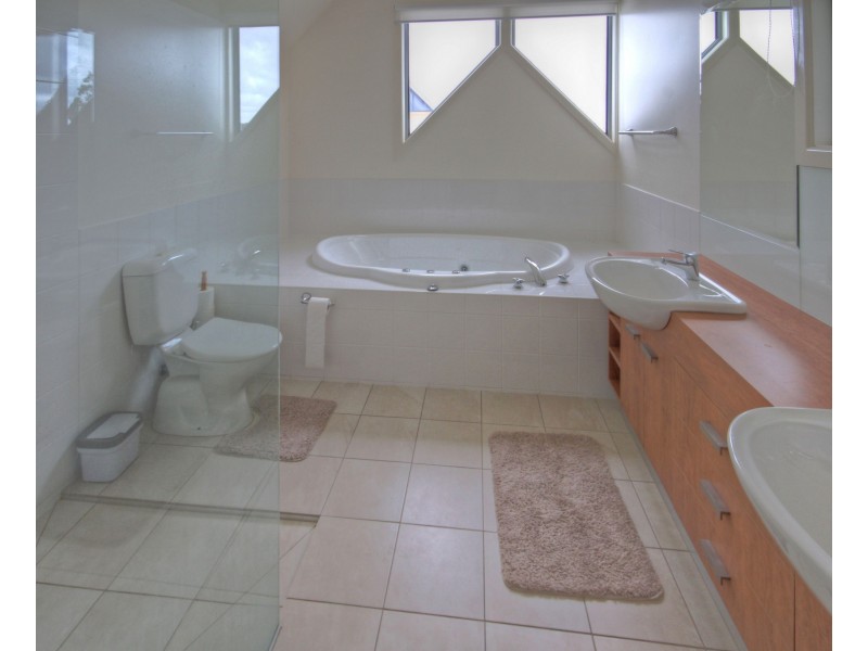 8 Fort King Pl, Paynesville VIC 3880