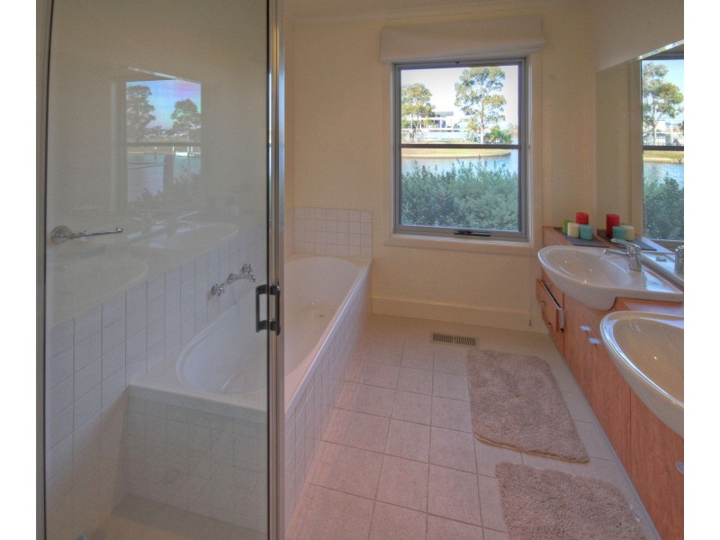 8 Fort King Pl, Paynesville VIC 3880