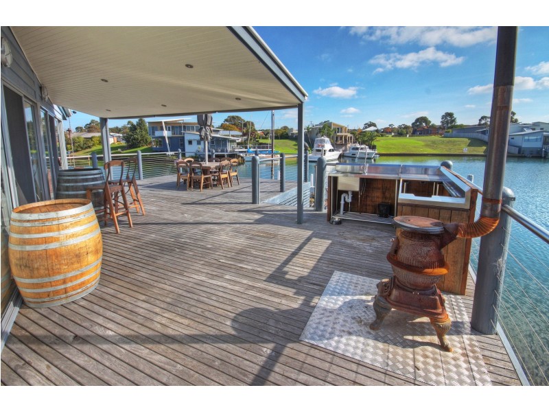 8 Fort King Pl, Paynesville VIC 3880