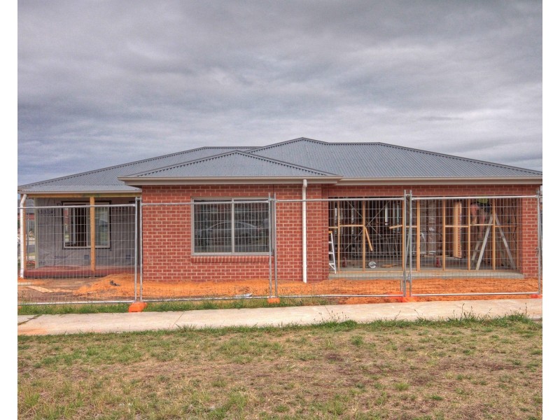 2 Schrader Ct, Eastwood VIC 3875