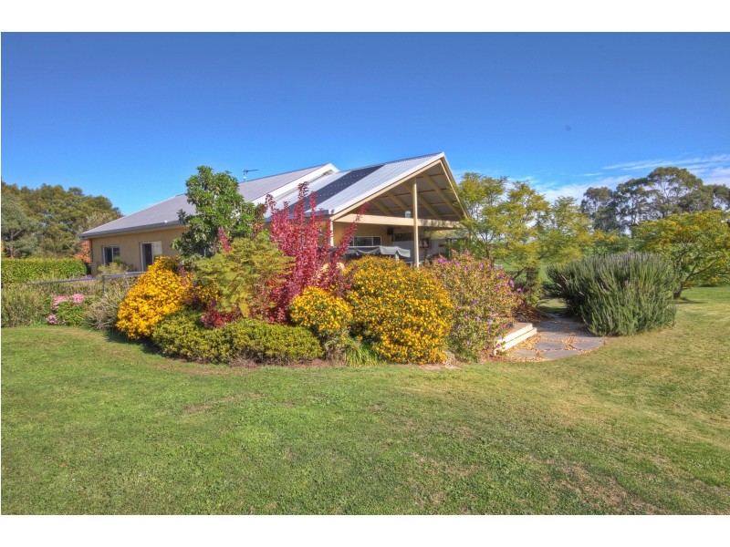 14 Jones Bay Drive, Bairnsdale VIC 3875