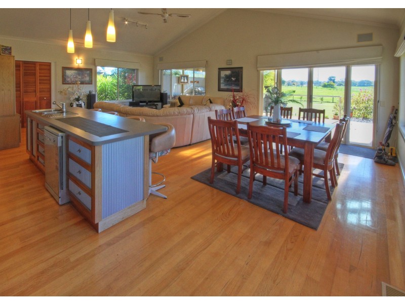 14 Jones Bay Drive, Bairnsdale VIC 3875