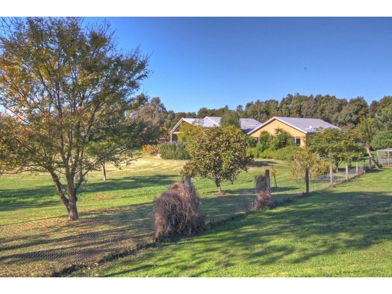14 Jones Bay Drive, Bairnsdale VIC 3875