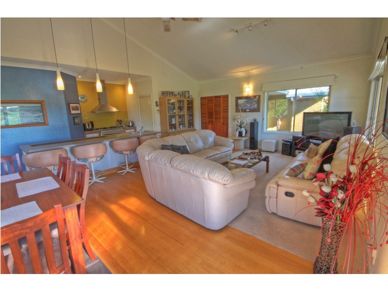 14 Jones Bay Drive, Bairnsdale VIC 3875