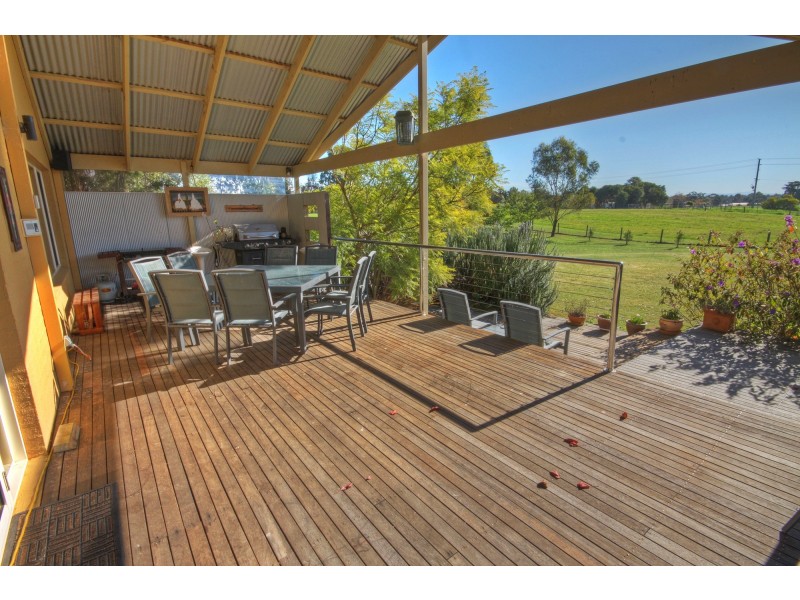 14 Jones Bay Drive, Bairnsdale VIC 3875