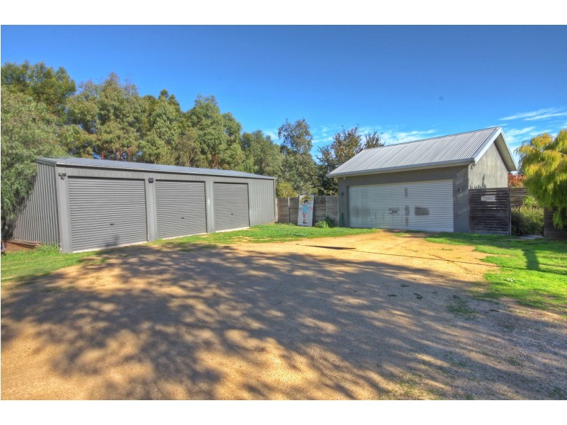 14 Jones Bay Drive, Bairnsdale VIC 3875