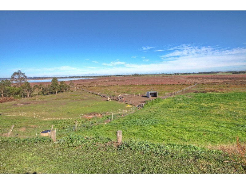 14 Jones Bay Drive, Bairnsdale VIC 3875