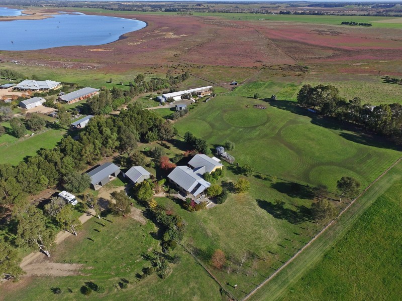 14 Jones Bay Drive, Bairnsdale VIC 3875