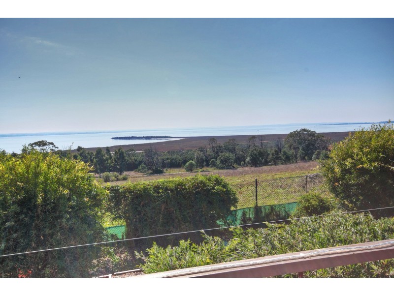 30 Eagle Bay Tce, Eagle Point VIC 3878