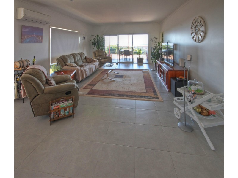 30 Eagle Bay Tce, Eagle Point VIC 3878