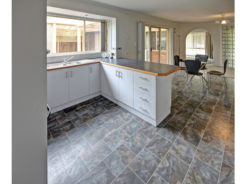 2 Alfred Pl, Eastwood VIC 3875