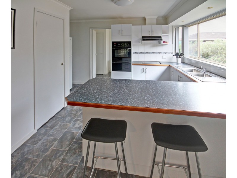 2 Alfred Pl, Eastwood VIC 3875