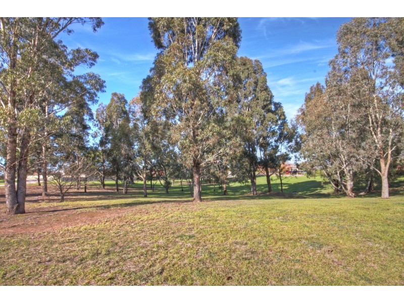 2 Alfred Pl, Eastwood VIC 3875