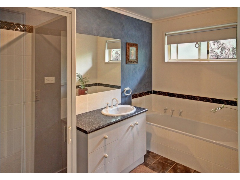 2 Alfred Pl, Eastwood VIC 3875